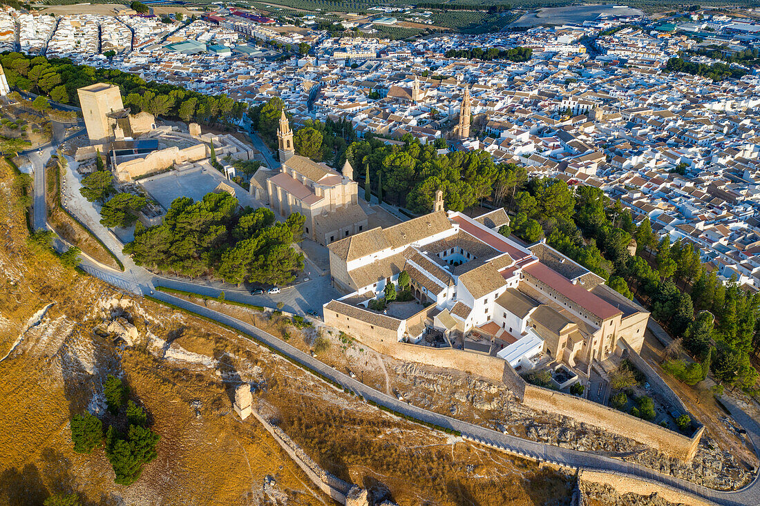 Luftaufnahme der Altstadt von Estepa in der Provinz Sevilla in Andalusien im Süden Spaniens