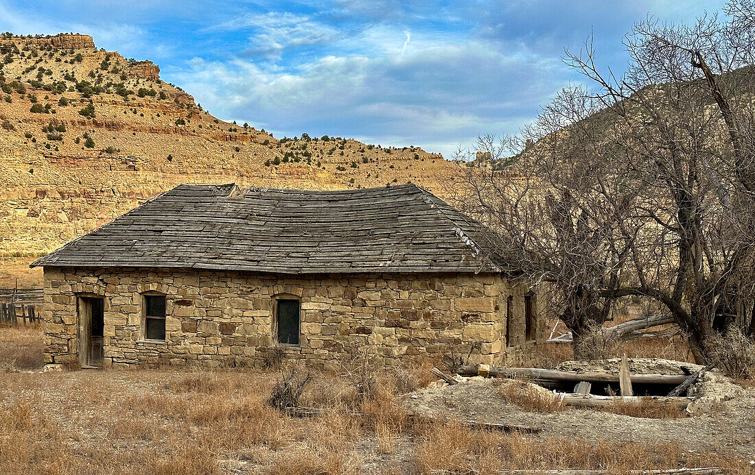 Die alte Postkutschenstation und das Haus der Harmon-Ranch im Nine Mile Canyon in Utah