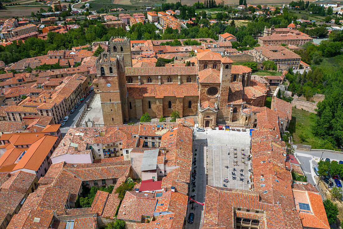 Aerial view of the cathedral and main square, Plaza Mayor, Sigüenza, Guadalajara province, Spain