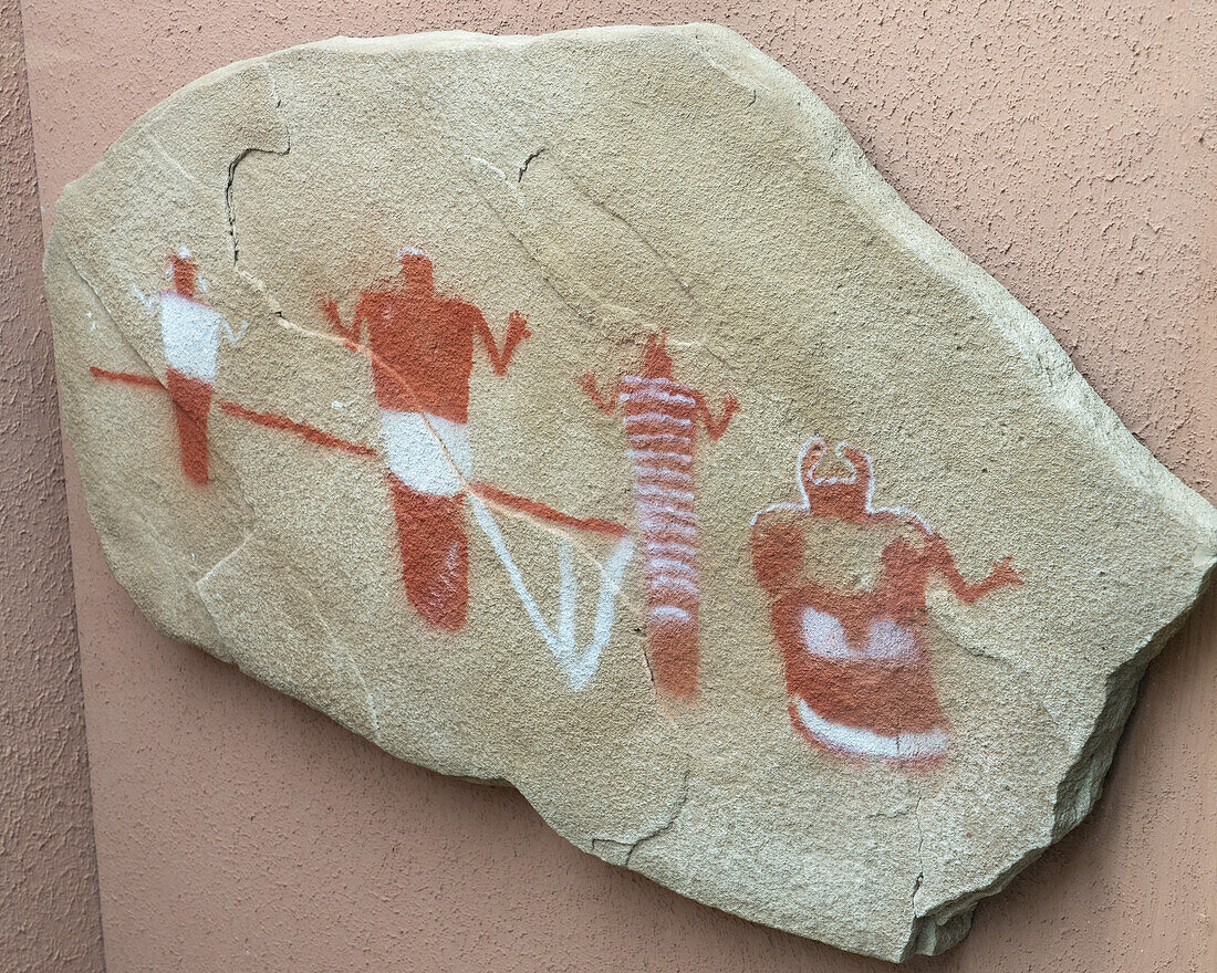 Nachbildung eines prähispanischen Felsbildes aus dem Nine Mile Canyon in Utah. Prähistorisches Museum, Price, Utah