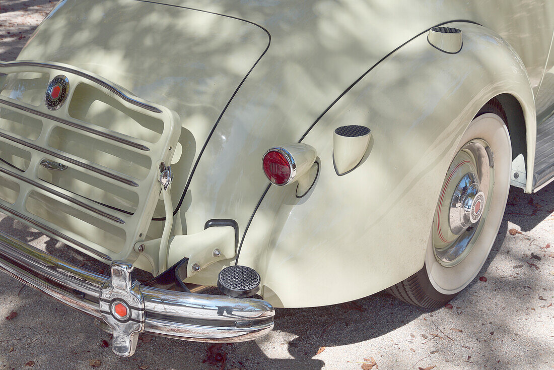 Detail der Rückseite eines Packard Oldtimers auf einem Autofestival in San Lorenzo de El Escorial, Madrid