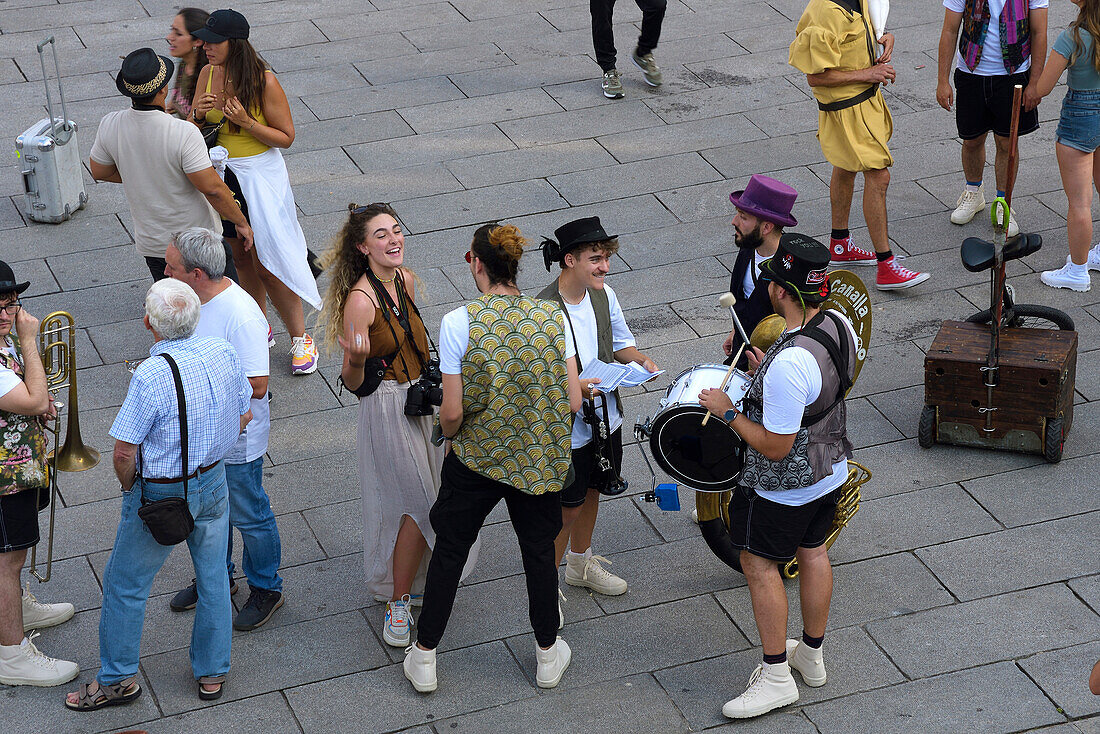 Femuka, das Internationale Musik- und Theaterfestival, auf der Plaza del Azoguejo in Segovia