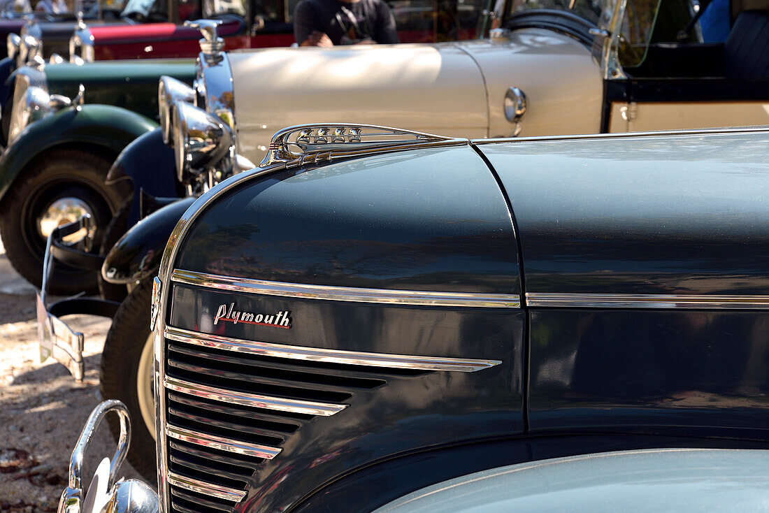 Ein Plymouth Oldtimer auf einem Autofestival in San Lorenzo de El Escorial, Madrid