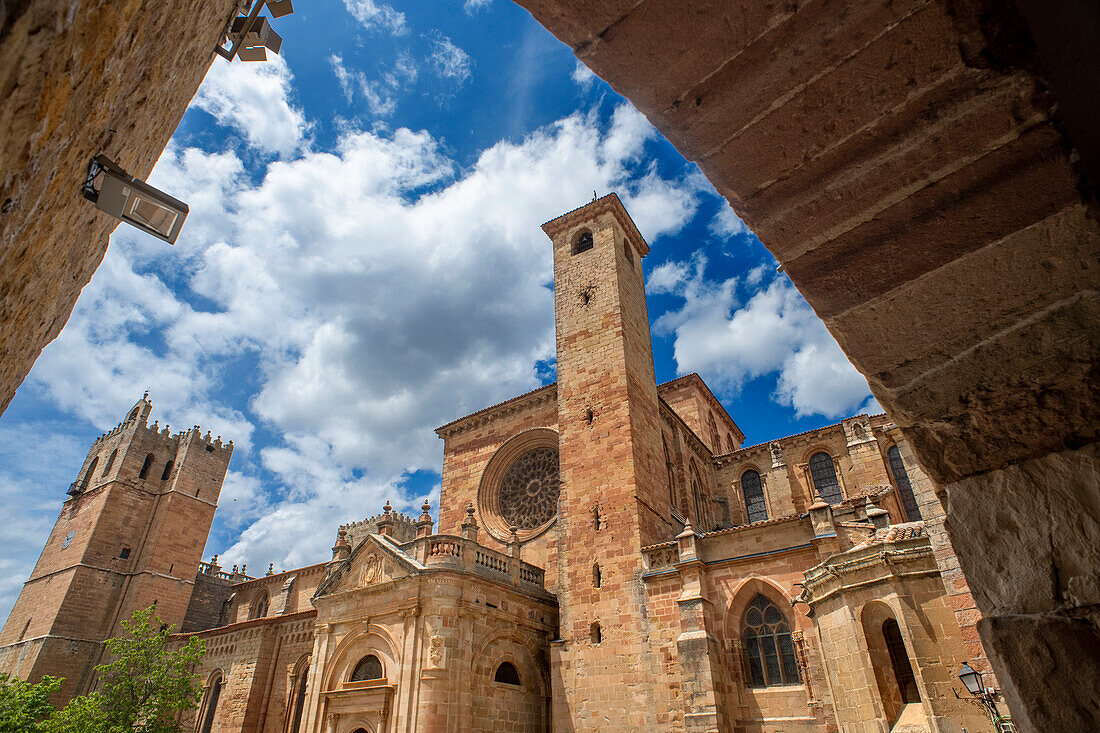 Kathedrale und Hauptplatz, Plaza Mayor, Sigüenza, Provinz Guadalajara, Spanien