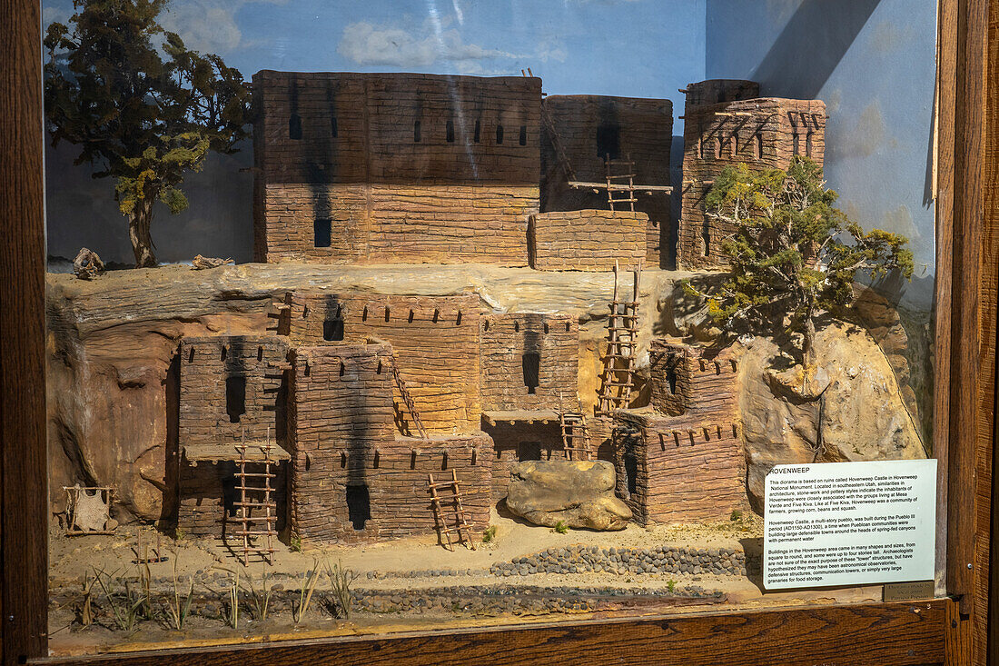 Diorama der Felsenwohnungen von Hovenweep Castle im USU Eastern Prehistoric Museum in Price, Utah