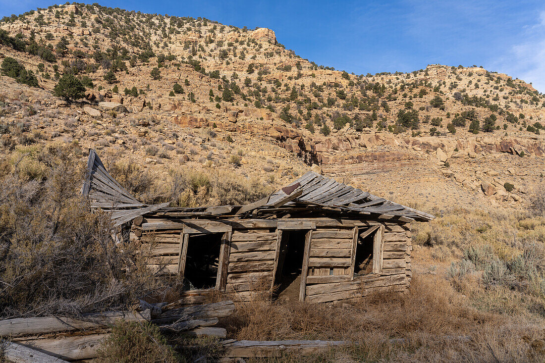 Eine verlassene Pionier-Ranchhütte im Nine Mile Canyon in Utah