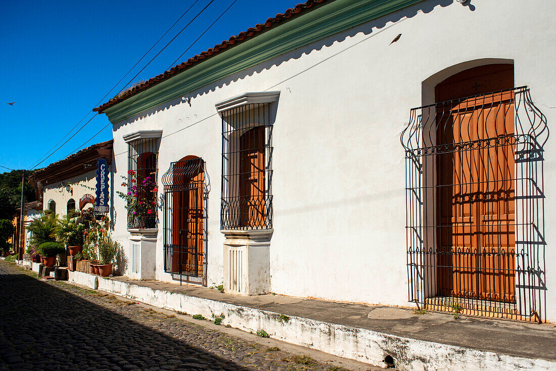 Koloniale Stadtarchitektur des Dorfes Suchitoto. Suchitoto, Cuscatlan, El Salvador, Mittelamerika