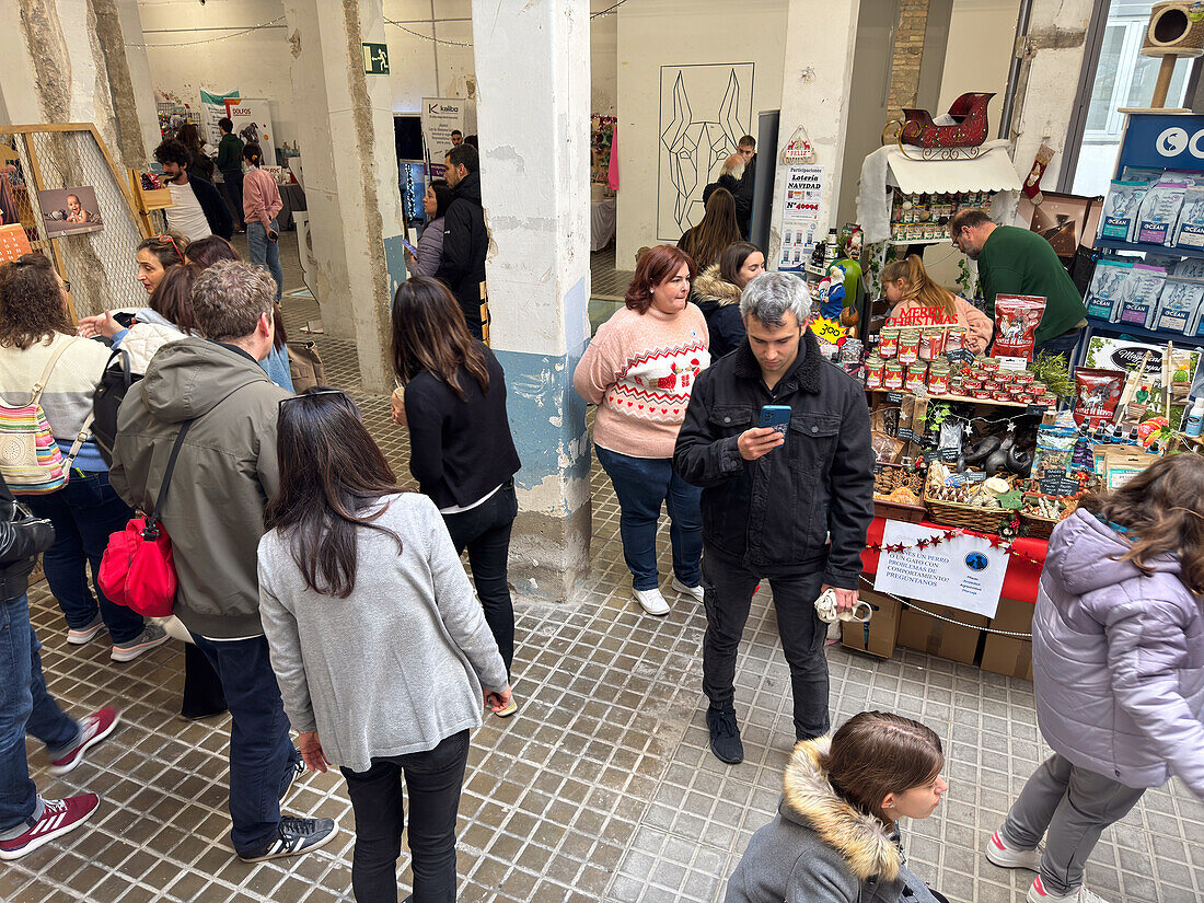 Haustiermarkt ZGZ in der alten Enrique Coca-Fabrik in der Calle San Pablo, Zaragoza, Spanien