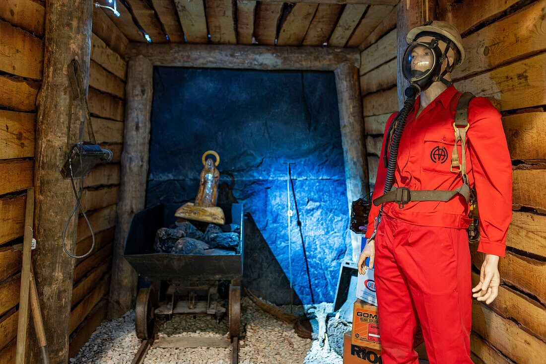 Museum of Science and Mining Archeology of Utrillas, located in the urban center of Utrillas, inside one of the restored buildings: The convent-hospital of the company M.F.U. from 1920, which formerly cared for the sick and injured in mining wells.