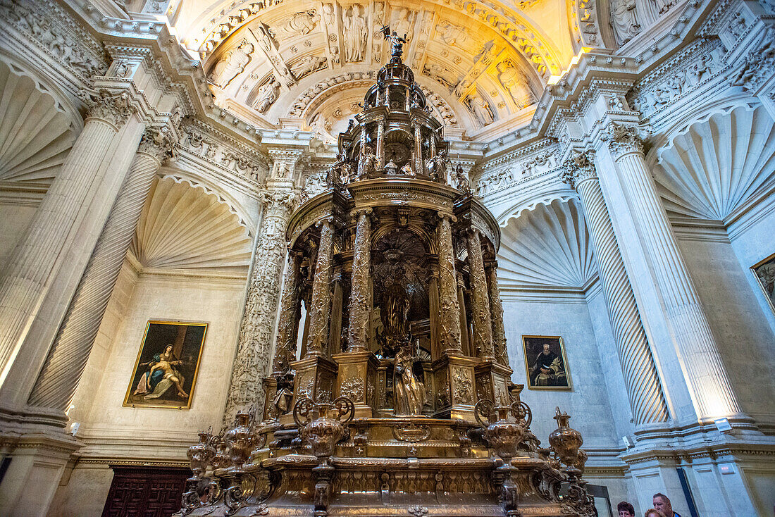 Goldschmuck zu Fronleichnam im Inneren der Kathedrale von Sevilla (Catedral Sevilla), UNESCO-Weltkulturerbe, Andalusien, Spanien, Europa
