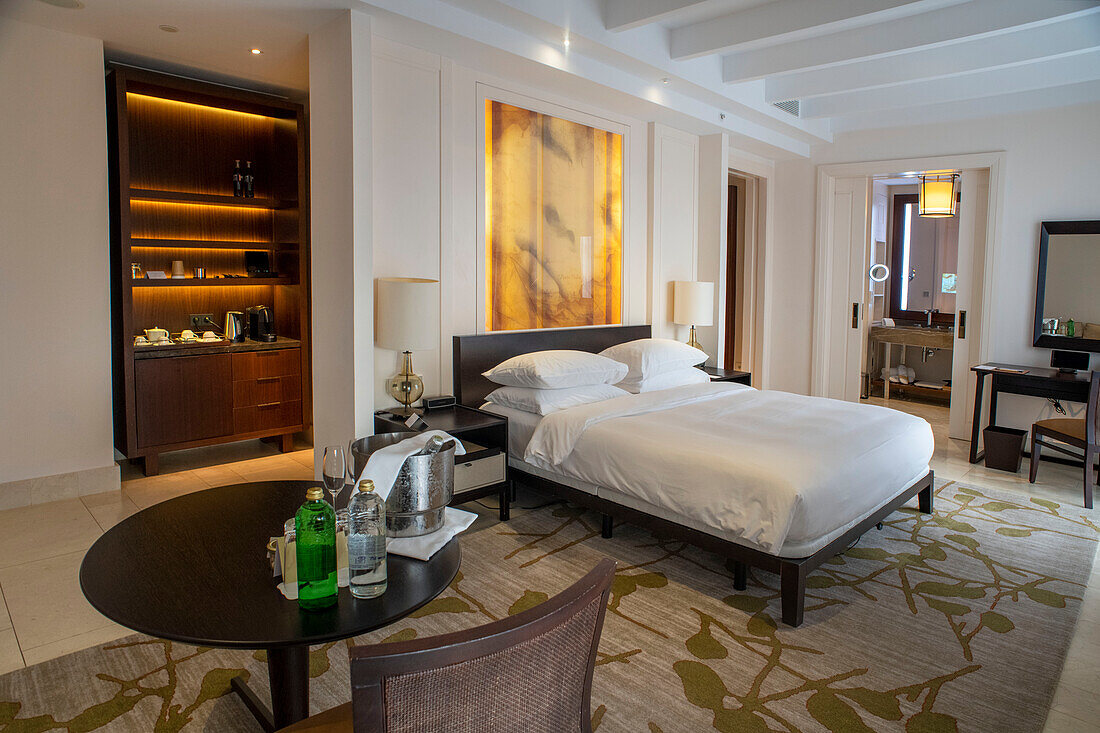 In einem Zimmer des luxuriösen Fünf-Sterne-Hotels Cap Vermell in Canyamel auf der Insel Mallorca, Spanien