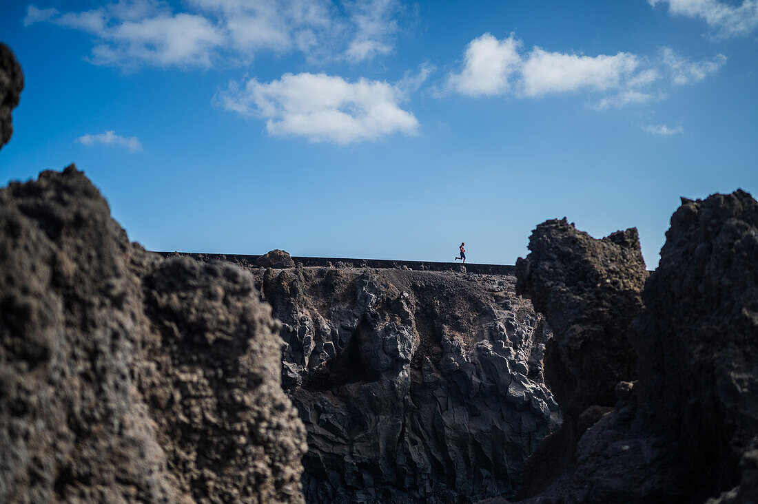 Die Lavafelsen von Los Hervideros auf Lanzarote, Kanarische Inseln, Spanien