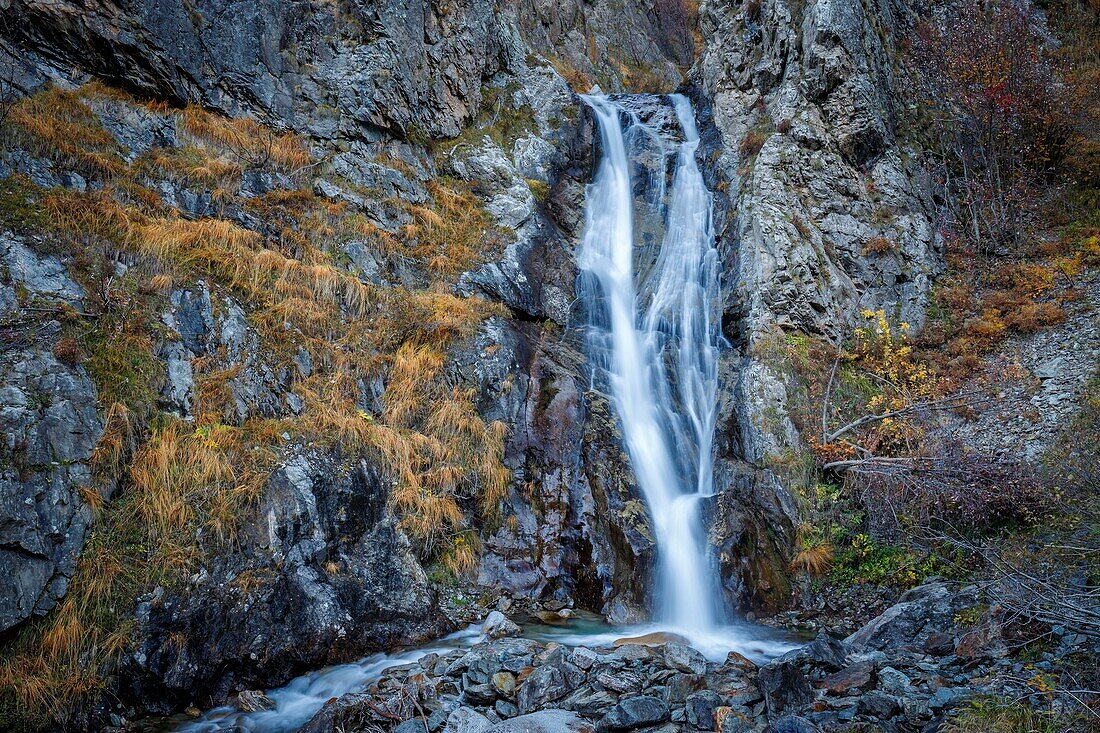 Frankreich, Hautes Alpes, Ecrins-Nationalpark, Tal von Valgaudemar, La Chapelle en Valgaudémar, Casset-Wasserfall