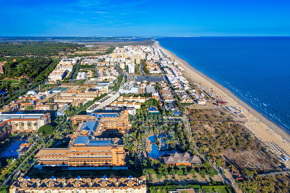 Luftaufnahme des Puerto Antilla Grand Hotel, Lepe, Provinz Huelva, Region Andalusien, Spanien, Europa