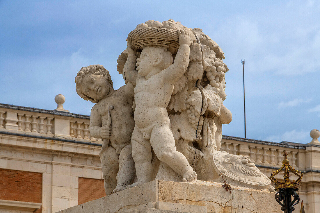 Sculptures on the facade of the Royal Palace of Aranjuez. Aranjuez, Community of Madrid, Spain.