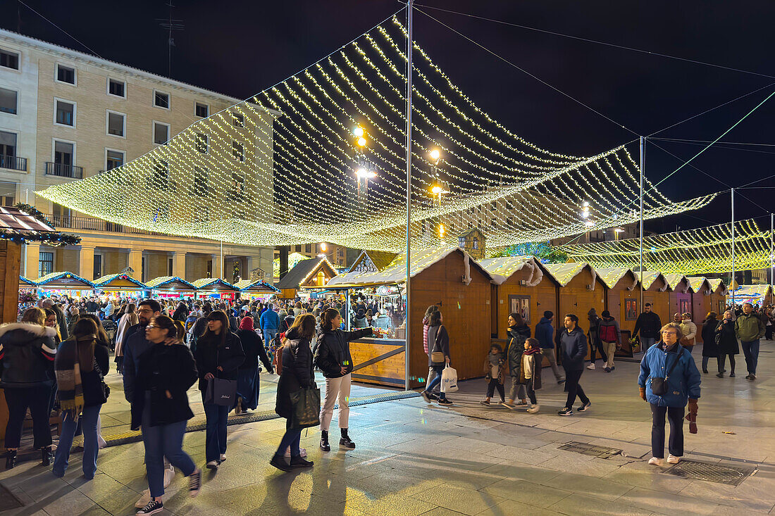 Weihnachten in den Straßen von Zaragoza, Aragonien, Spanien