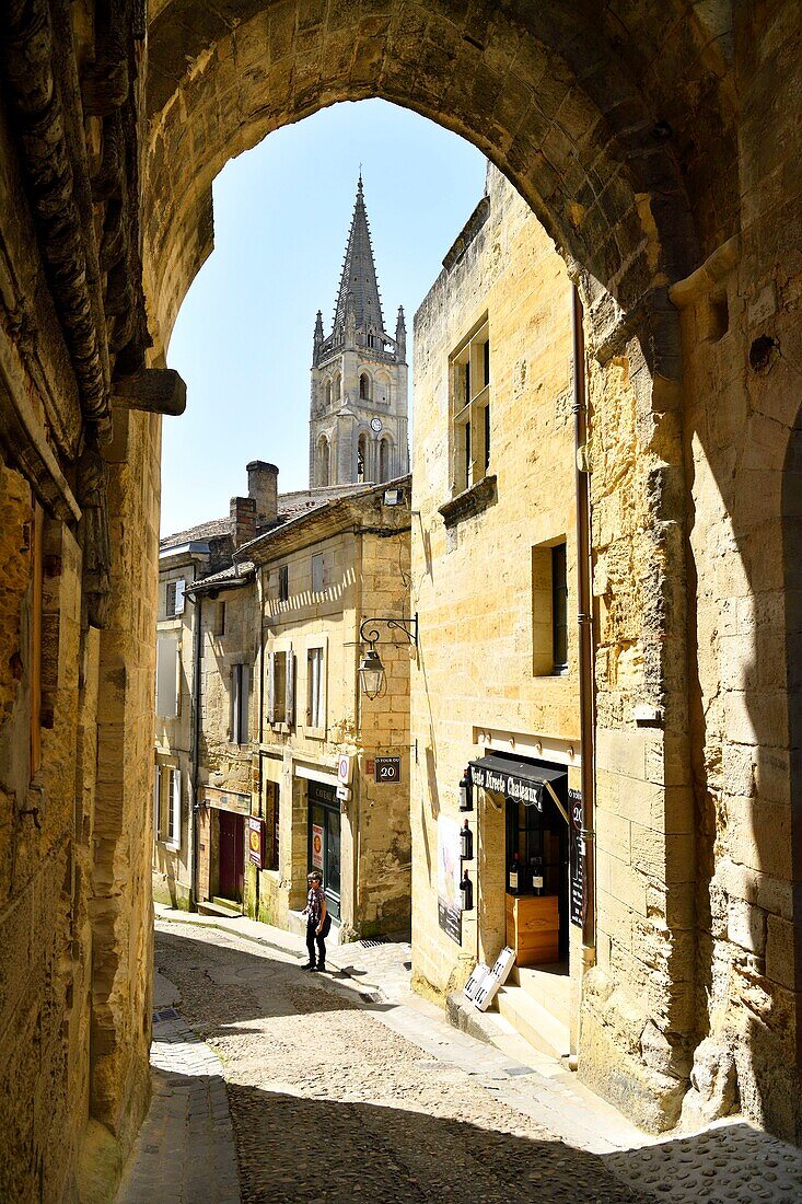 France, Gironde, Saint Emilion, listed as World Heritage by UNESCO, the medieval city, Rue de la Cadene and Cadene gate and the monolithic church of the 11th century
