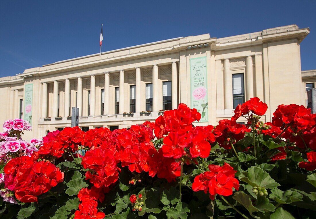 France, Hauts de Seine, Puteaux, City Hall, building with Art Deco architecture