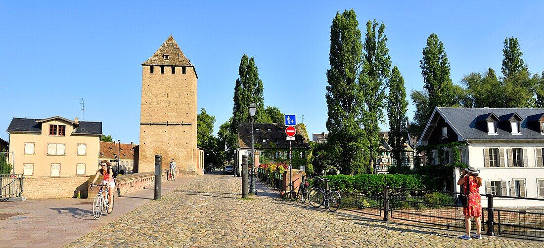 Frankreich, Bas Rhin, Straßburg, Altstadt als Weltkulturerbe der UNESCO, Bezirk Petite France, die gedeckten Brücken über den Fluss Ill
