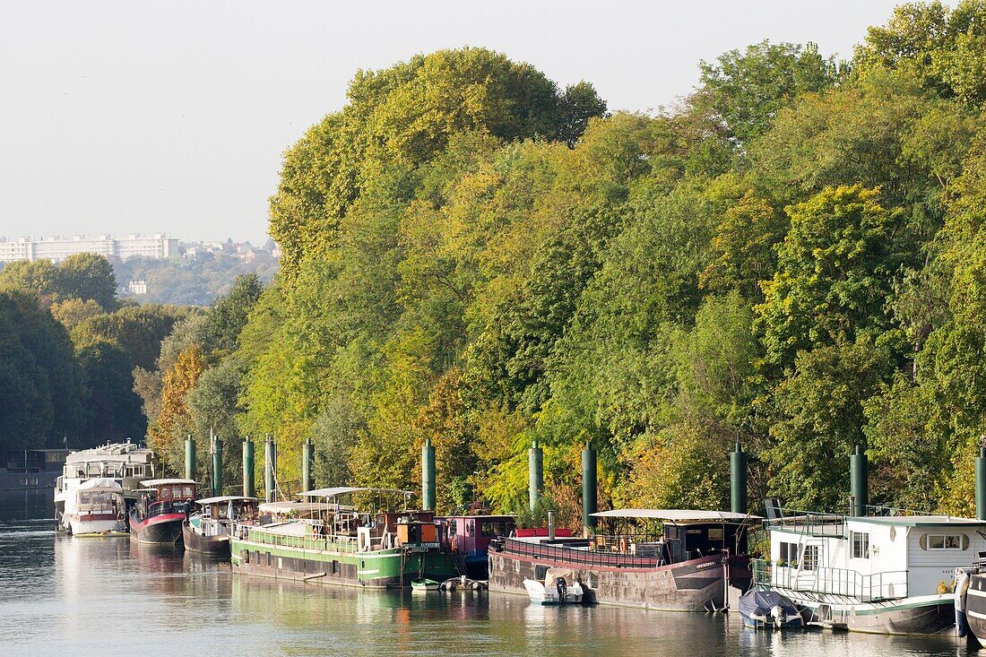 Frankreich, Hauts de Seine, Puteaux, Insel Puteaux, Hausboote entlang der Seine