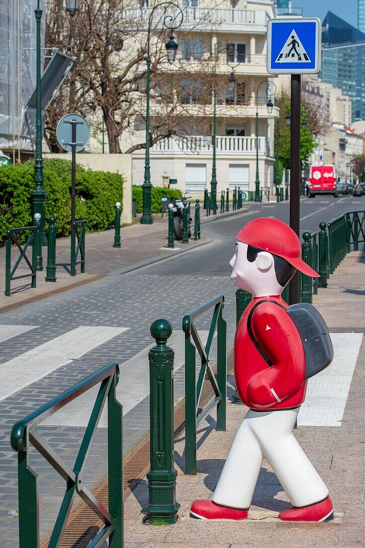 France, Hauts de Seine, Puteaux, pedestrian crossing