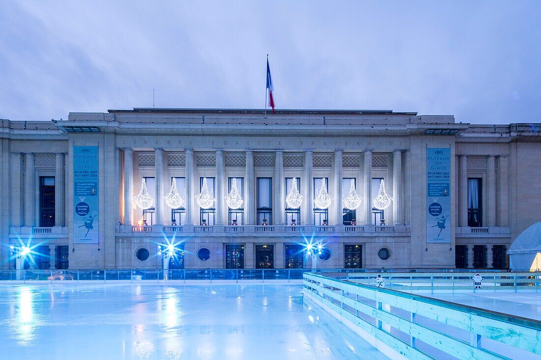 Frankreich, Hauts de Seine, Puteaux, Rathaus, Gebäude mit Art-déco-Architektur, Weihnachtsdekoration