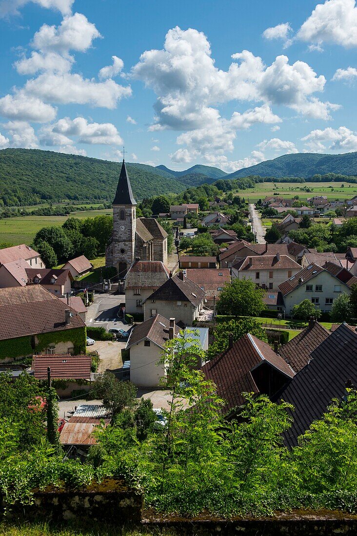 France, Doubs, Baumes Les Dames, veloroute euro bike 6, the village of Vaire seen from the esplanade of the castle