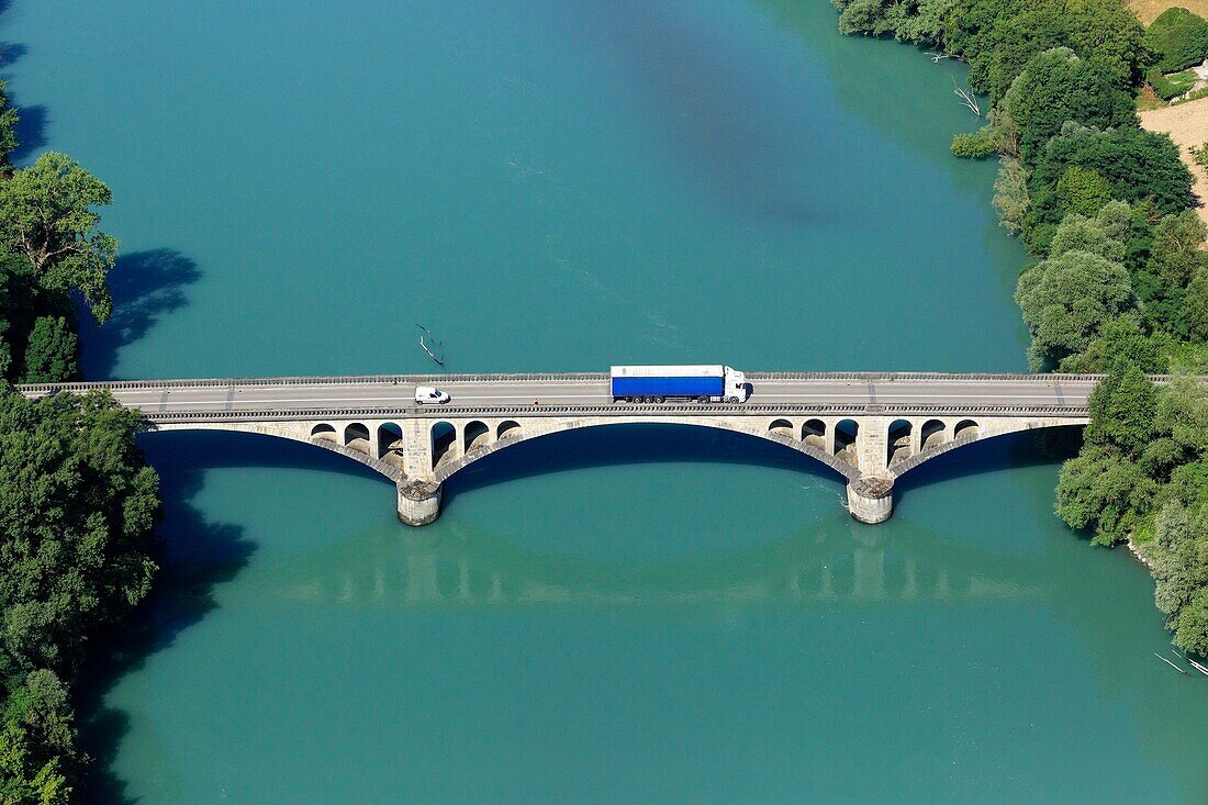 Frankreich, Ain, Saint Sorlin en Bugey, Brücke von Lagnieu an der Rhone (Luftaufnahme)