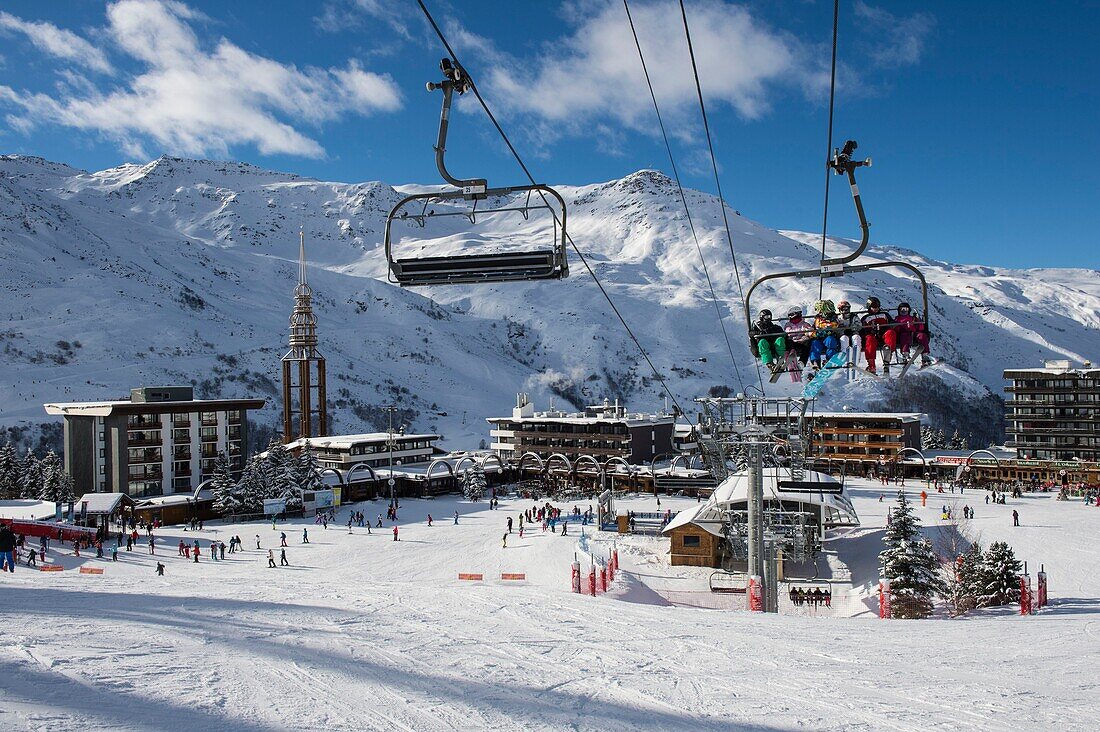 Frankreich, Savoie, Skigebiet der 3 Täler, Saint Martin de Belleville, Zentrum des Ferienortes von Menuires, Croisette