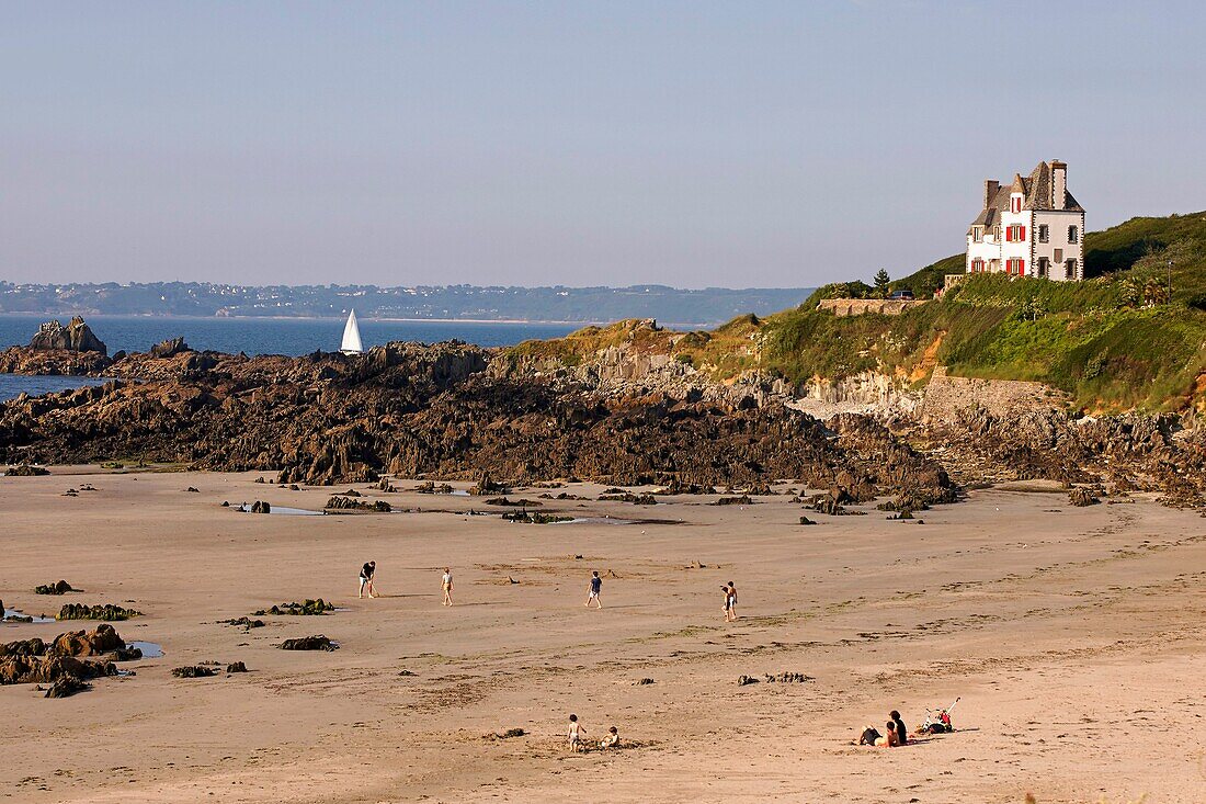 France, Finistere, Locquirec, Pointe du chateau from the Pors ar Villiec Beach
