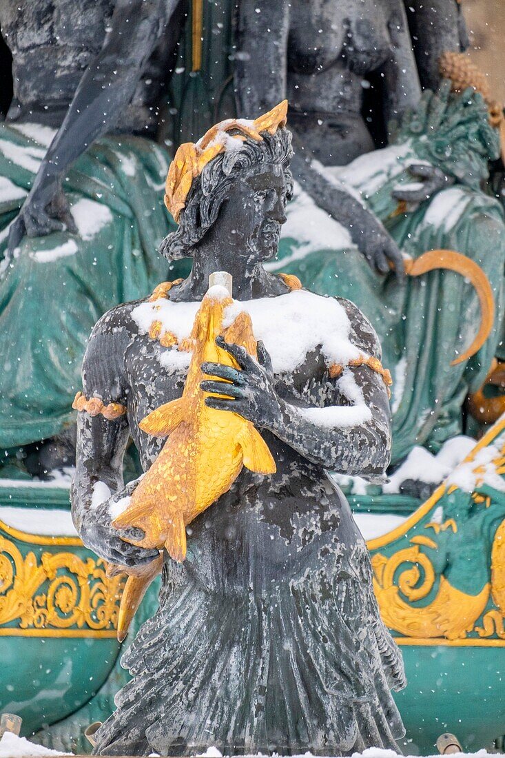 France, Paris, Place de la Concrode, the fountain of the rivers under the snow