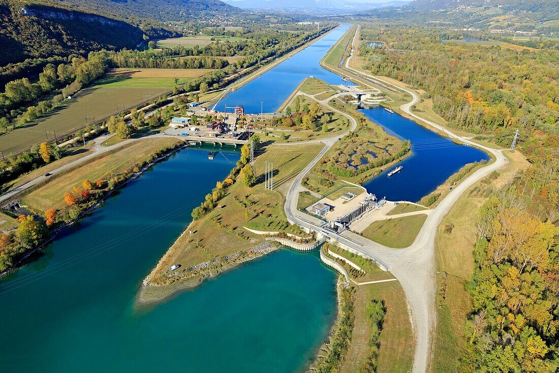 Frankreich, Ain, Anglefort, Central und Schleusen von Chautagne am Canal du Rhone (Luftaufnahme)