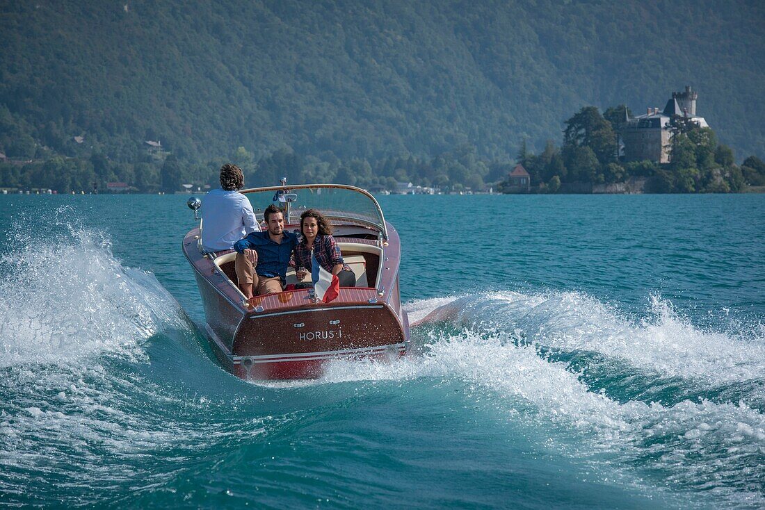 France, Haute Savoie, Annecy, boat trip on the lake Riva with the castle of Duingt