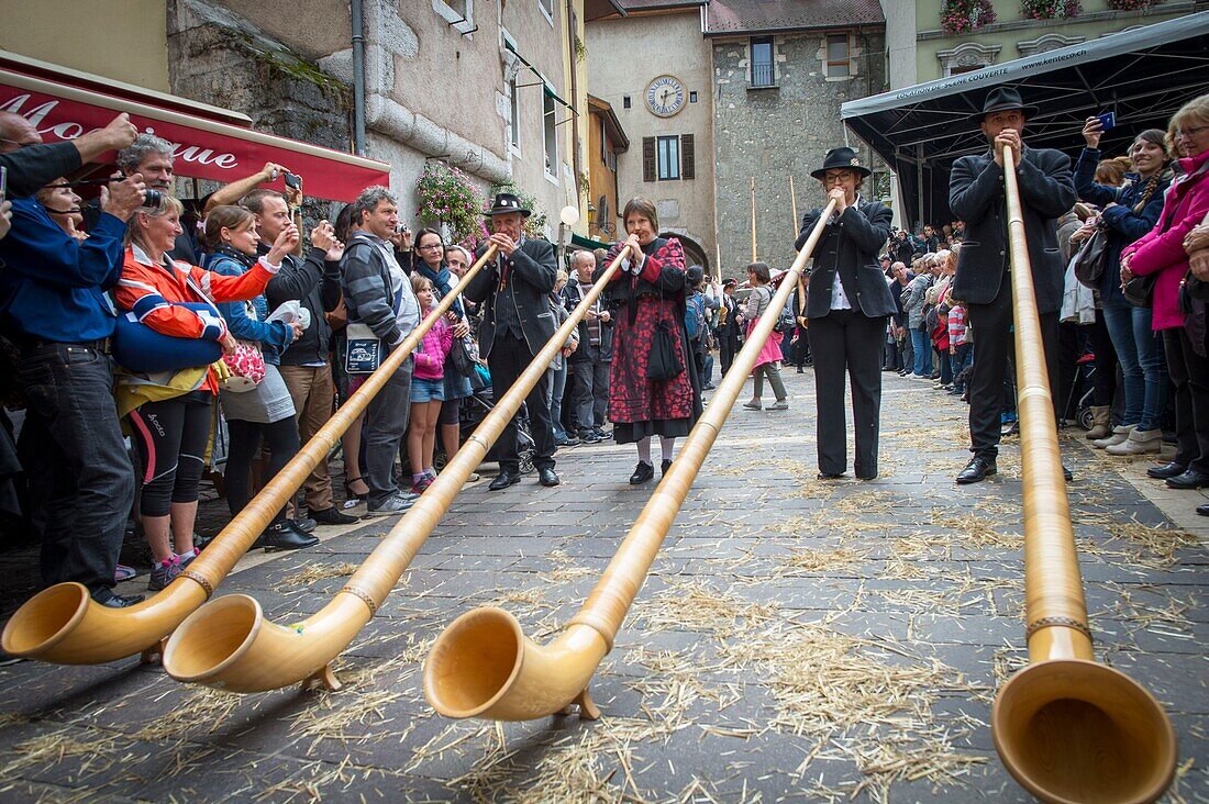 France, Haute Savoie, Annecy, the parade of the return of the pastures crosses all the old city the second Saturday of October