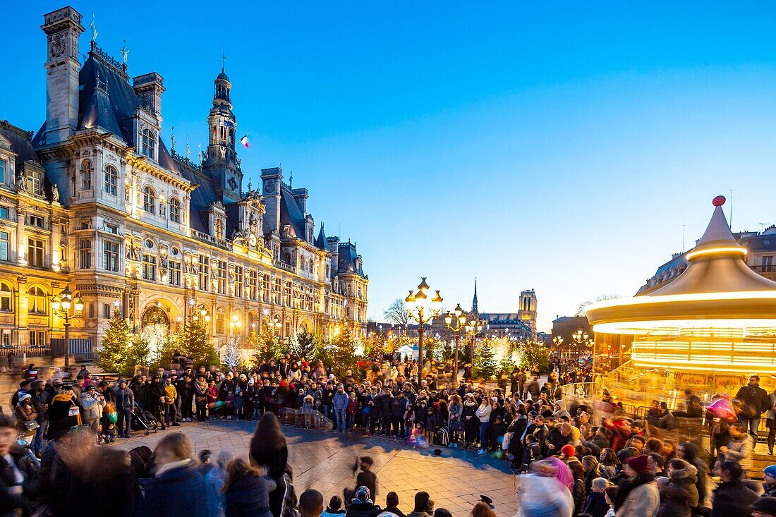 Frankreich, Paris, Rathaus während der Weihnachtszeit