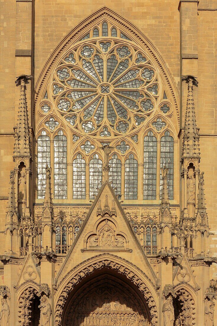 France, Moselle, Metz,Saint Etienne of Metz gothic cathedral, detail of the facade above the main portal