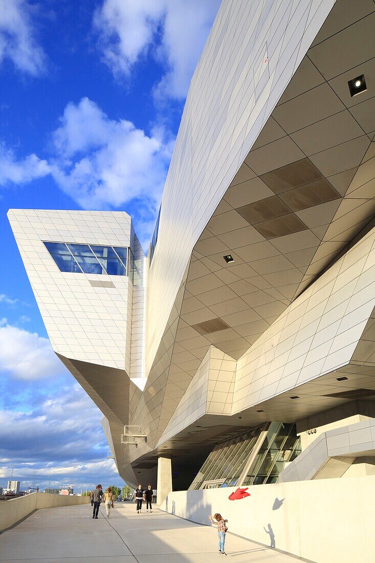 Frankreich, Rhone, Lyon, Bezirk Confluence (2. Bezirk), Museum der Conluences (Museum für Naturgeschichte, Anthropologie, Gesellschaften und Zivilisationen) wurde vom österreichischen Architekturbüro Coop Himmelb (l) entworfen und 2014 eingeweiht