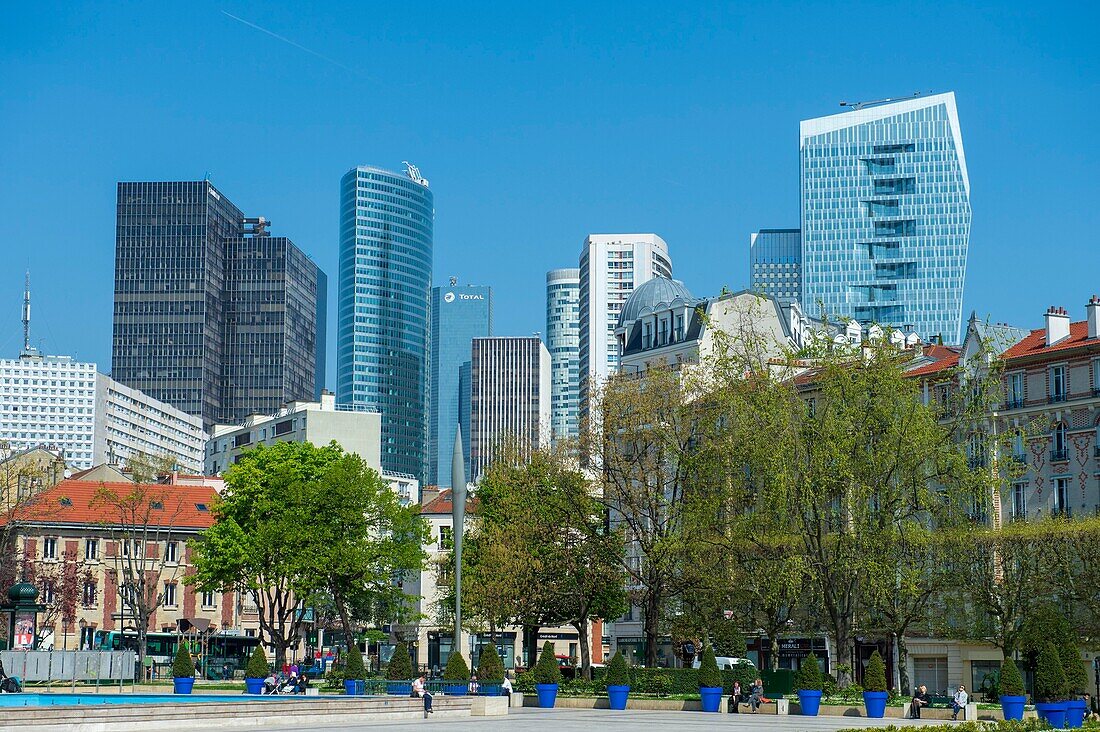 Frankreich, Hauts de Seine, Puteaux, Rathaus, Esplanade und La Défense