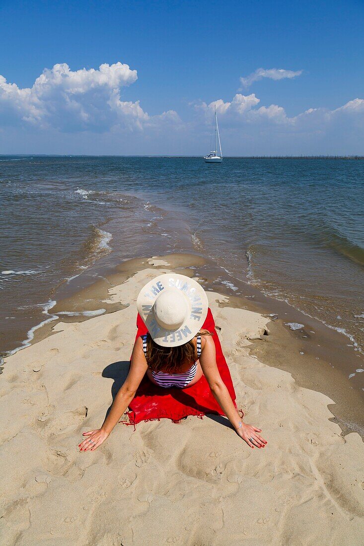 Frankreich, Gironde, Bassin d'Arcachon, Sandbank bei Ebbe entlang des Teychan-Kanals