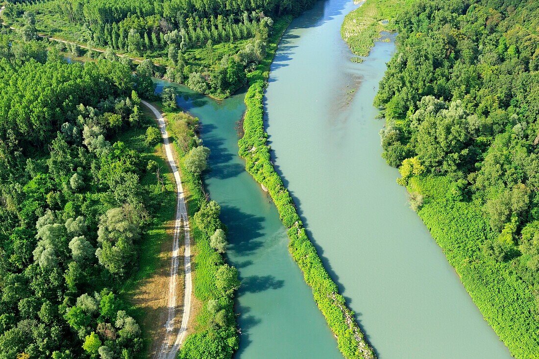 Frankreich, Ain, Massignieu de Rives, einsame Insel, Die Rhone (Luftaufnahme)