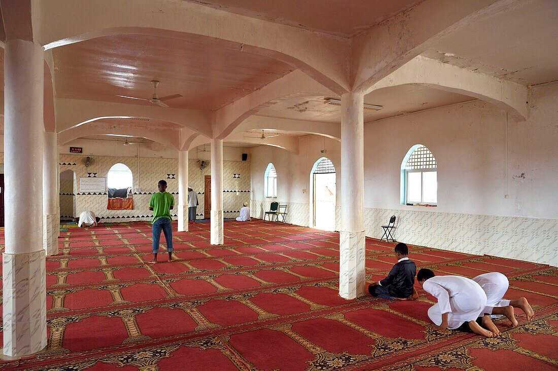 Frankreich, Insel Mayotte (französisches Überseedepartement), Grande Terre, die Tsingoni-Moschee aus dem 16. Jahrhundert ist die älteste aktive Moschee Frankreichs