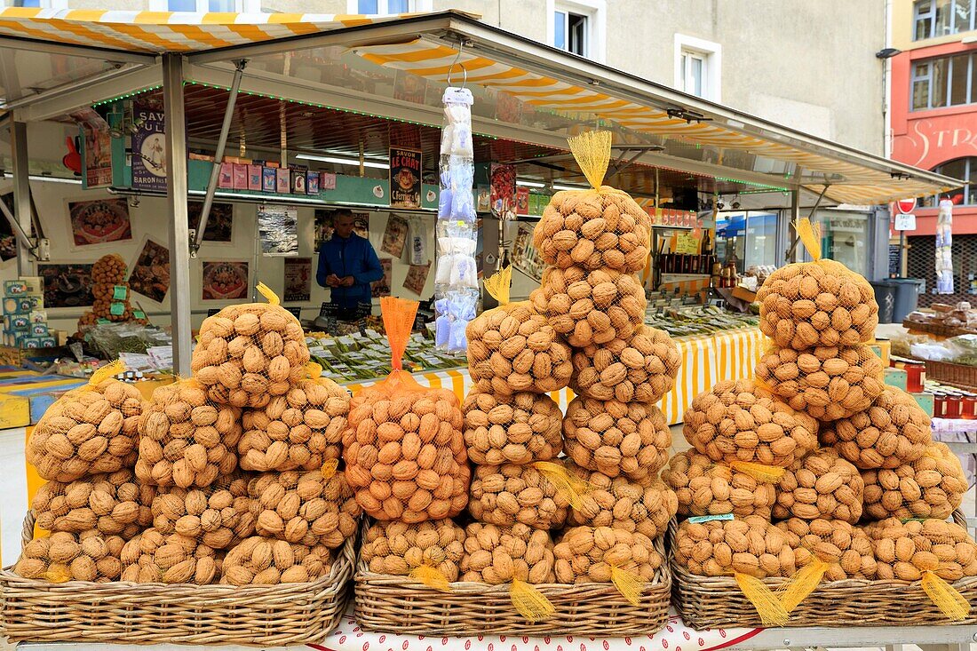 France, Drome, Valence, place des Clercs, market, nuts