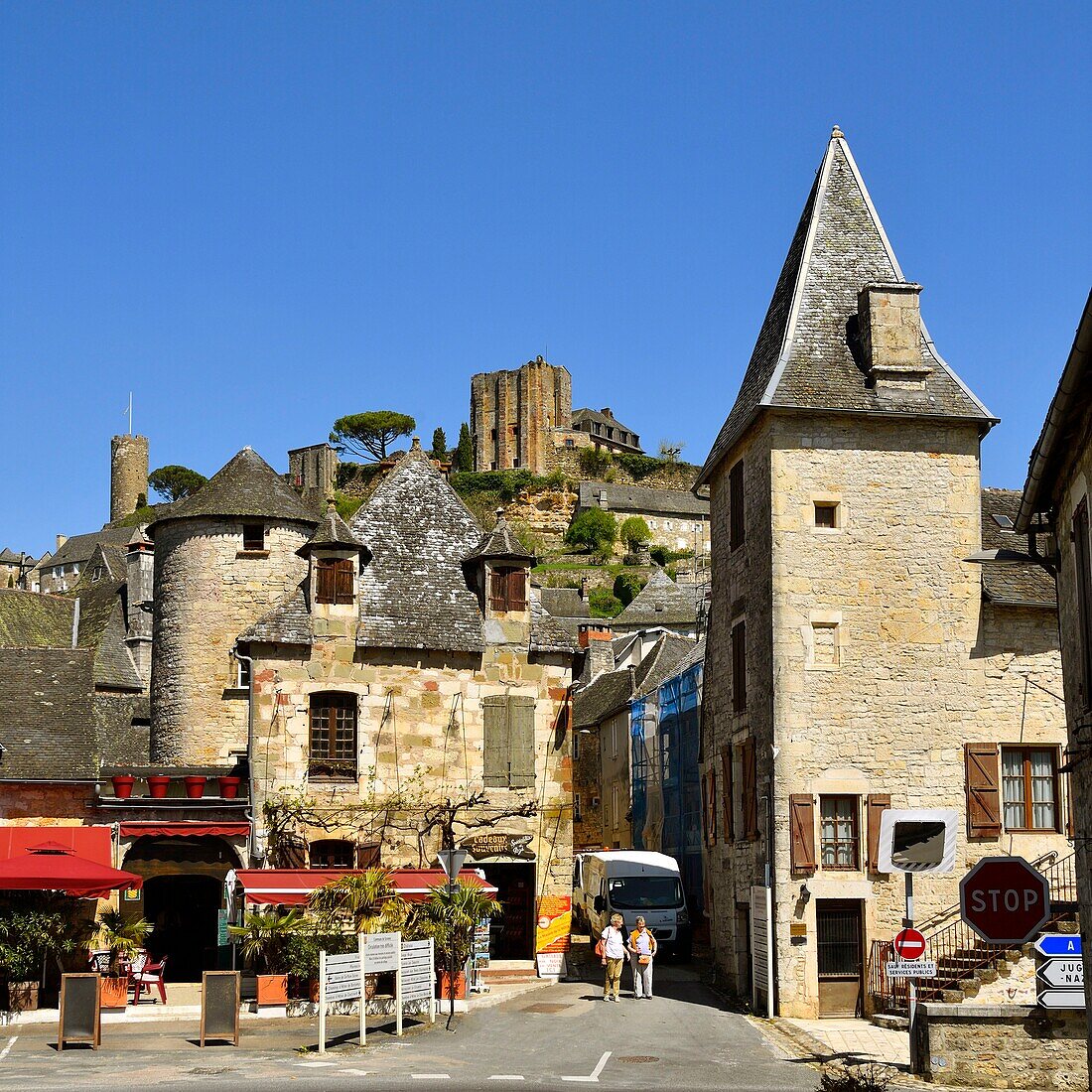 Frankreich, Correze, Turenne, mit der Aufschrift Les Plus Beaux Villages de France (Die schönsten Dörfer Frankreichs), Schloss