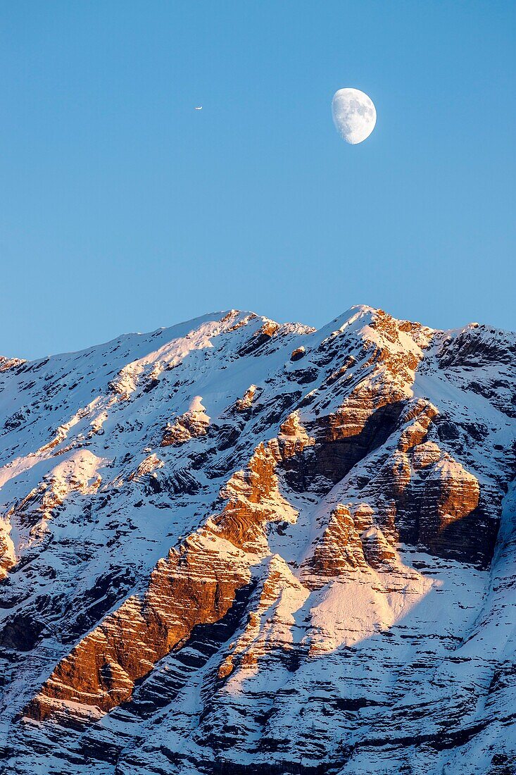 Frankreich, Hautes Alpes, Écrins-Nationalpark, Champsaur-Tal, Orcieres Merlette, Mondaufgang über der Aiguille (2793m)