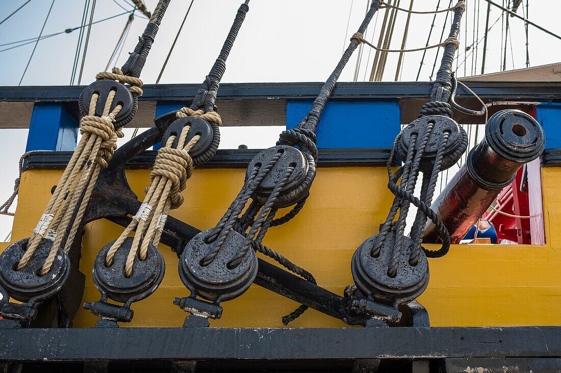 Frankreich, Ille et Vilaine, Saint Malo, Nachbau der Fox (neunzehntes Jahrhundert), bewaffnetes Schiff für das Rennen des korsischen Korsaren Robert Surcouf