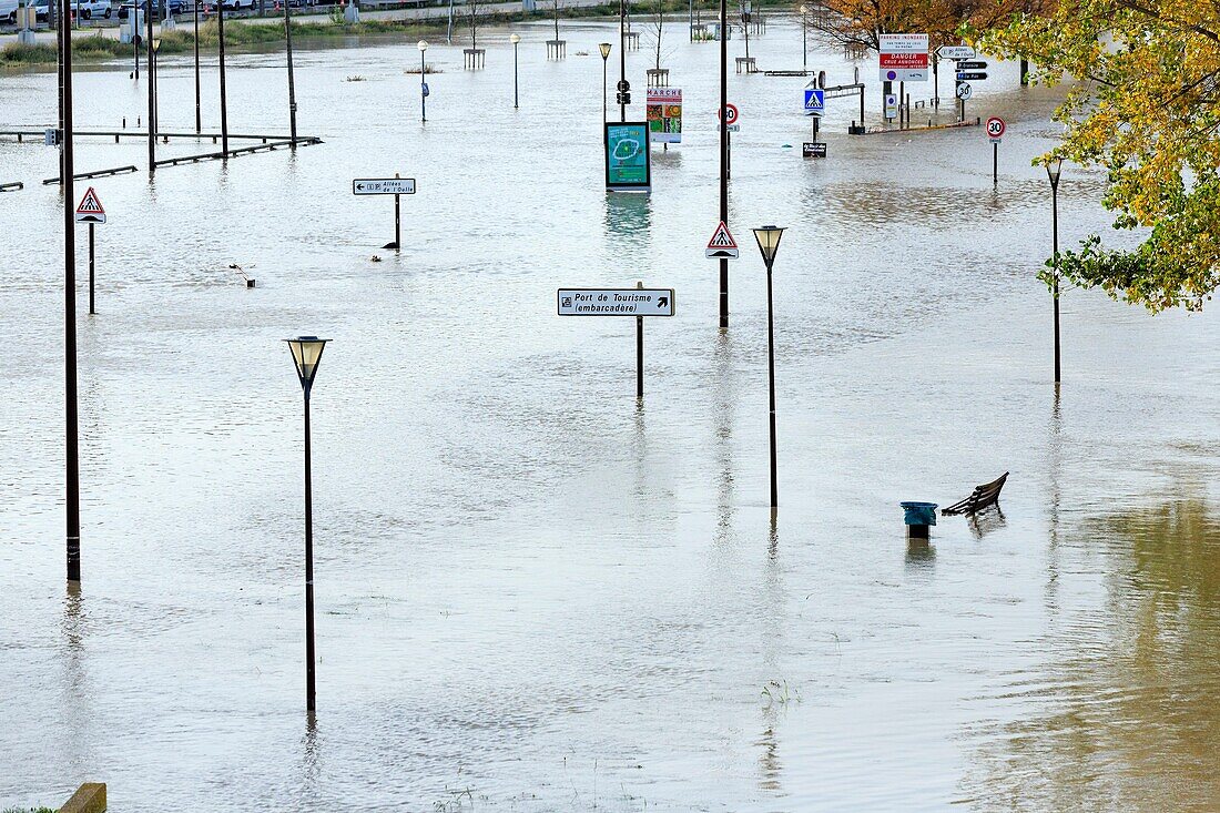 France, Vaucluse, Avignon, Oulle's dock, the Rhone flood on 23/11/2016