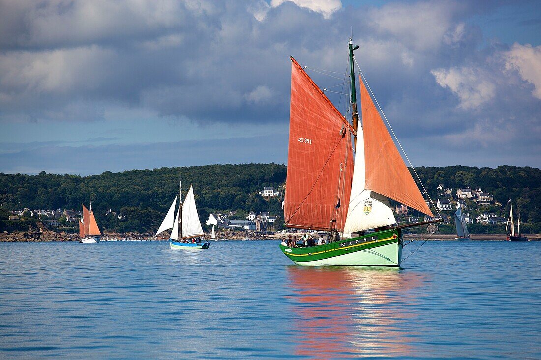 France, Finistere, Douarnenez, Festival Maritime Temps Fête, Cap Sizun, traditional sailboat on the port of Rosmeur