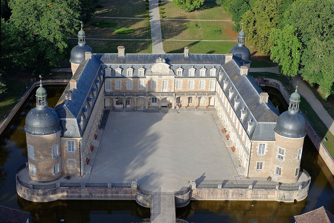 Frankreich, Saone et Loire, das Schloss von Pierre de Bresse (Luftaufnahme)