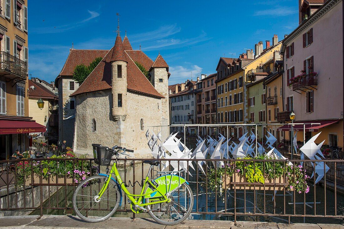 France, Haute Savoie, Annecy, in front of the old prisons or palaces of the island an installation of the event Annecy landscape with the work Origami of Antoine Milian