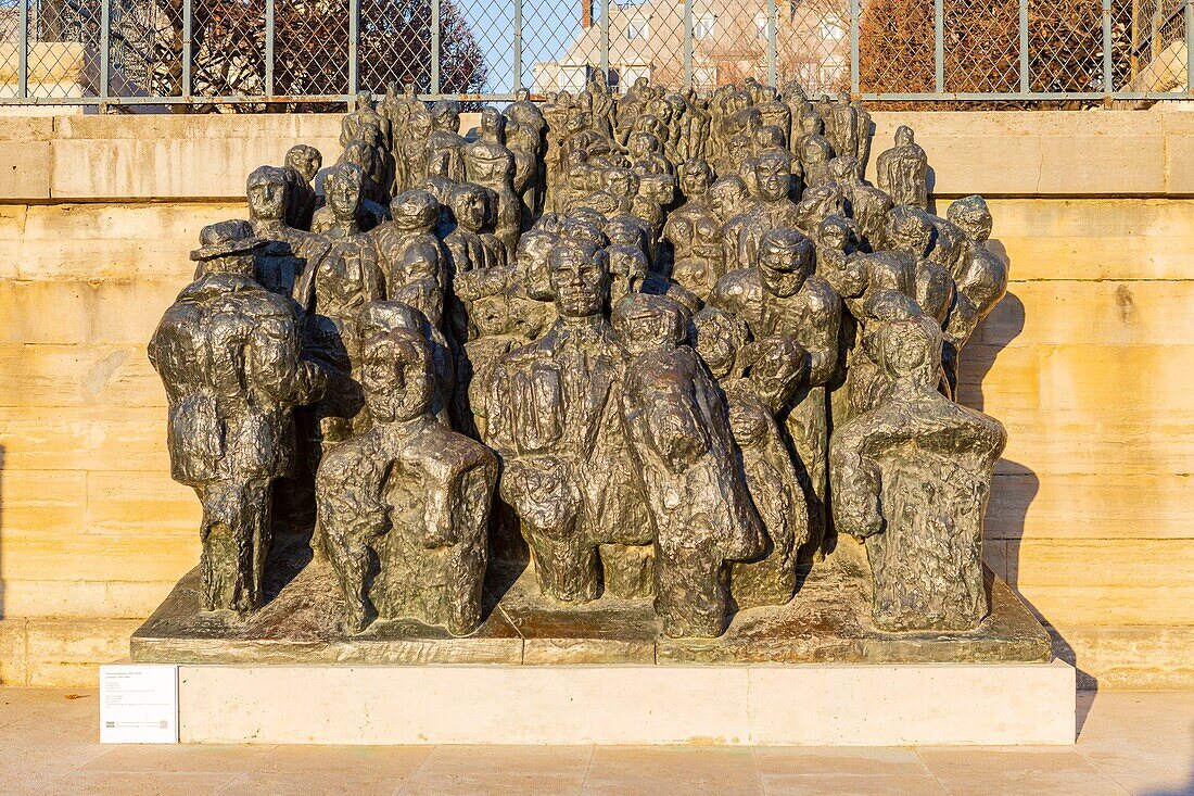 France, Paris, Tuileries Garden, sculpture of Raymond Mason: the Crowd